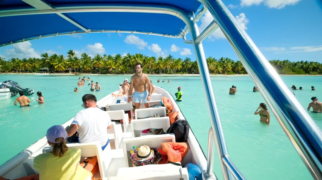 Viajeros y embarcaciones en las aguas del Caribe